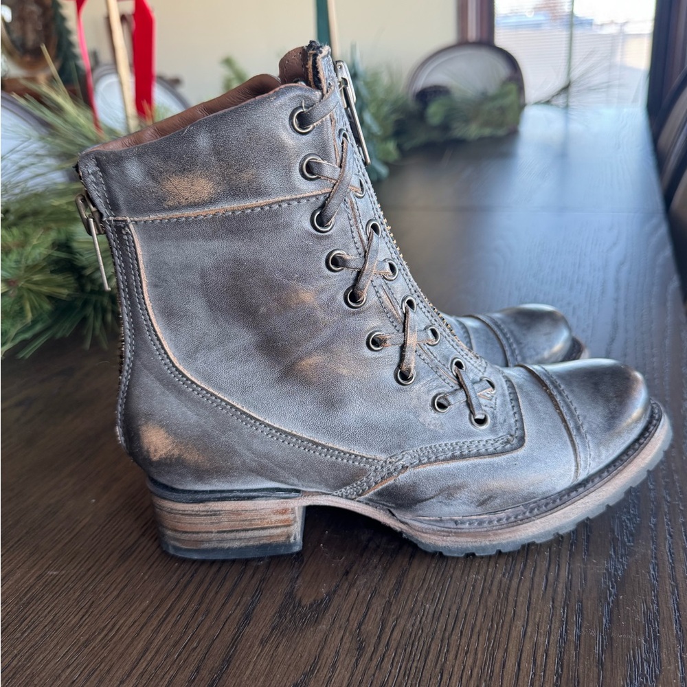 Freebird Liverpool size 6. Worn maybe 3 times. - Picture 2 of 6